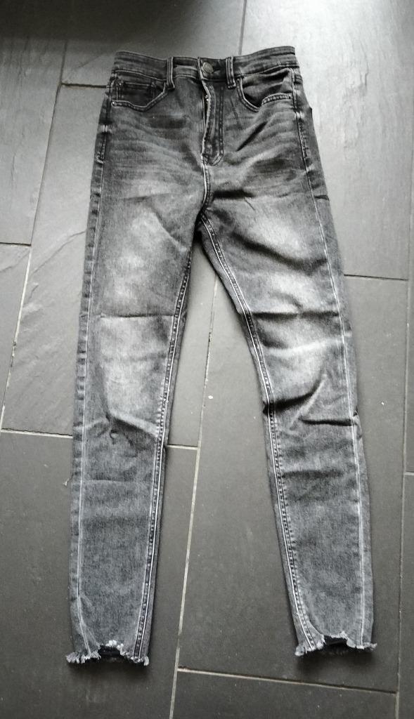 MOOIE zwartgrijze spijkerbroek merk STRADIVARIUS, Kinderen en Baby's, Kinderkleding | Maat 170, Zo goed als nieuw, Meisje, Broek