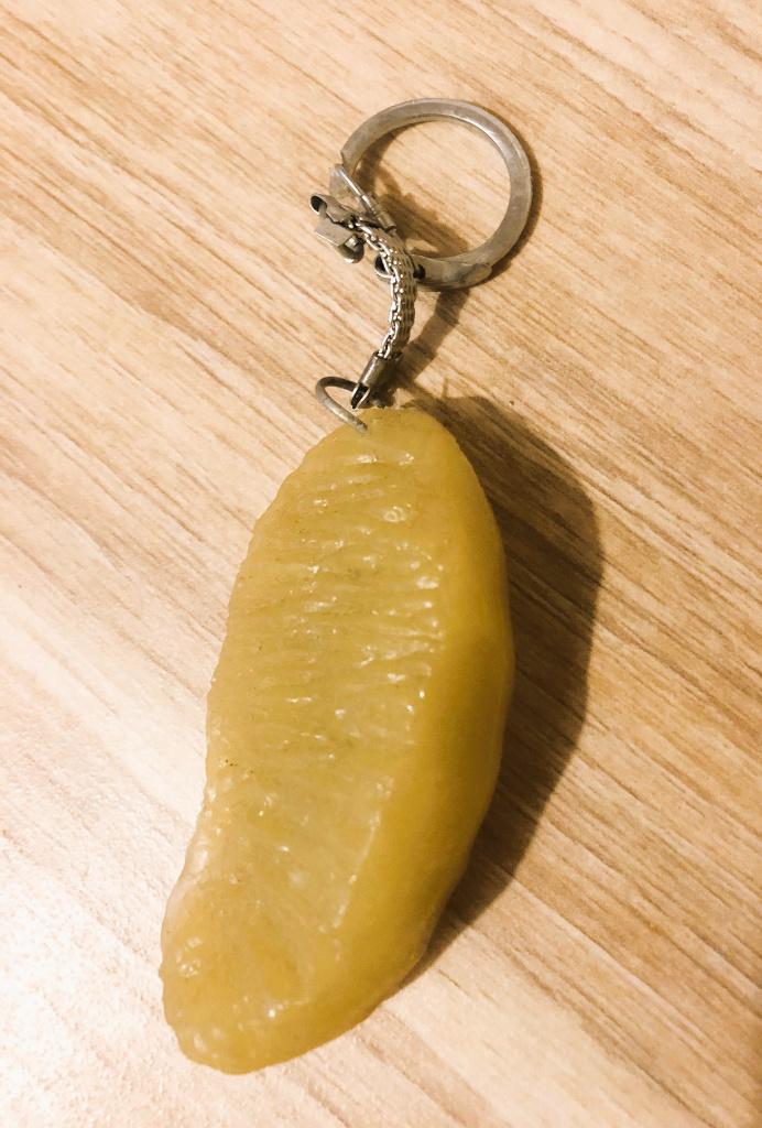 Sleutelhanger van gele pomelo of pompelmoes, Ophalen of Verzenden, Zo goed als nieuw, Overige typen