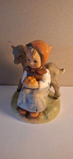 Hummel Beeldje Meisje met Lam nr.182, Verzamelen, Ophalen of Verzenden, Zo goed als nieuw, Hummel