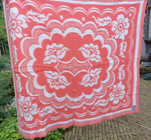Vintage LEIDEN jaren 1950 oud roze wollen deken 1.65x2.15 mt, Huis en Inrichting, Slaapkamer | Beddengoed, Gebruikt, Deken of Dekbed