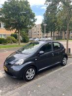Toyota Aygo 1.0 12V Vvt-i 5DRS 2007 Grijs, Auto's, Voorwielaandrijving, 4 stoelen, 68 pk, Handgeschakeld