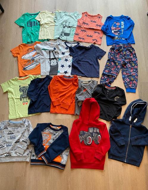 Assorti Shirtjes en Truitjes in maat 98-104 (18 stuks), Kinderen en Baby's, Kinderkleding | Maat 98, Zo goed als nieuw, Jongen
