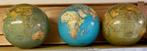 glazen Globe, wereldbol,  lamp, 3 stuks., Antiek en Kunst, Ophalen