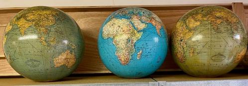 glazen Globe, wereldbol,  lamp, 3 stuks., Antiek en Kunst, Curiosa en Brocante, Ophalen