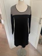 Jurk grijs met zwart maat M merk HEBBEDING, Kleding | Dames, Maat 38/40 (M), Zwart, Ophalen of Verzenden, Knielengte