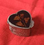 Pillendoosje met ingelegde droogbloemen, Antiek en Kunst, Antiek | Goud en Zilver, Ophalen of Verzenden