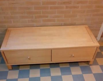 tv  kastje127breed ,kersenkleur.lijst +bloem jurk,schoenen 