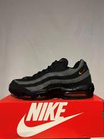 NIEUW IN DOOS! Maat 47,5 - Nike Air Max 95 Black Grey Safety, Kleding | Heren, Verzenden, Zwart, Nieuw, Sneakers of Gympen