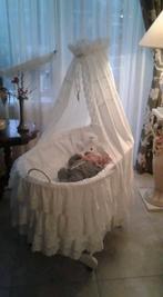 Mooie  spier witte wieg met kanten  bekleding, Verzenden, Zo goed als nieuw, Wieg