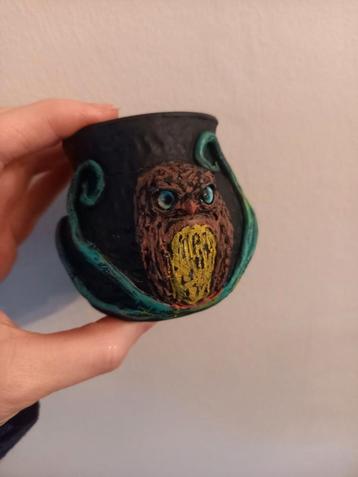 Klein vaasje/potje met uil decoratie beschikbaar voor biedingen