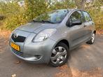 Toyota Yaris 1.0 12V Vvt-i 5DR Terra 2006 Grijs, Auto's, Toyota, Voorwielaandrijving, 527 kg, 750 kg, Handgeschakeld