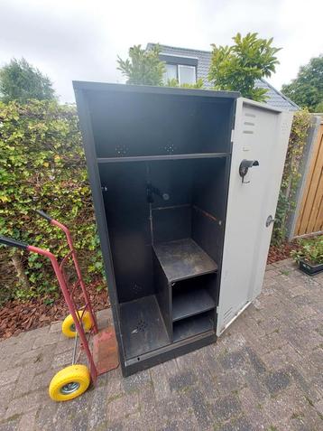 Rvs zadelkast beschikbaar voor biedingen