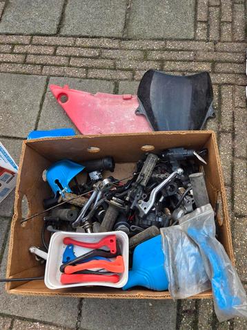 Brommer delen bananendoos vol beschikbaar voor biedingen