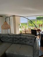 Schitterende grote vloerlamp booglamp met rieten rotan kap, Ophalen, Zo goed als nieuw