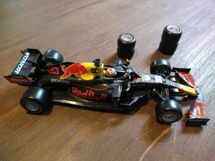 Modelauto Max Verstappen RB16b incl. reservebanden, Hobby en Vrije tijd, Modelauto's | 1:24, Zo goed als nieuw, Auto, Bburago
