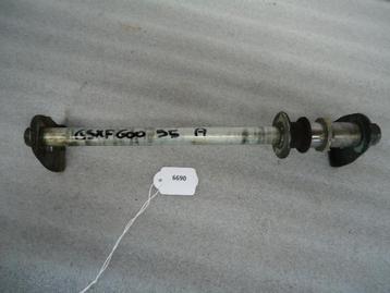 GSX750F 1988 - 1997 Suzuki As As achterwiel D1-10809 beschikbaar voor biedingen