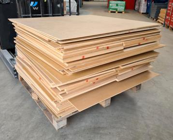 MDF platen t/m 18mm.dik beschikbaar voor biedingen