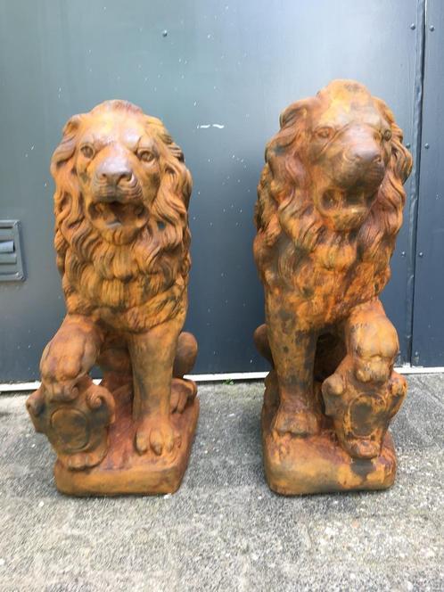 Set Grote Zittende Leeuwen - Poortwachters - Vol steen in Ox, Tuin en Terras, Tuinbeelden, Dierenbeeld, Steen, Ophalen of Verzenden