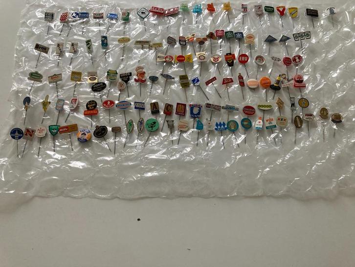 Speldjes uit de jaren 60   114 stuks, Verzamelen, Speldjes, Pins en Buttons, Gebruikt, Speldje of Pin, Overige onderwerpen, Ophalen of Verzenden