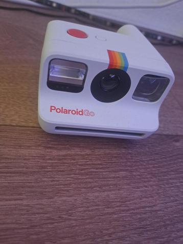 Polaroid Go + 8 Instant Photos