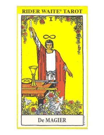 Tarot kaarten + 2 boeken beschikbaar voor biedingen