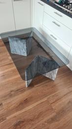 Vintage salontafel met marmeren poten en rookglazen blad, Huis en Inrichting, Tafels | Salontafels, Ophalen, 100 tot 150 cm, 50 tot 100 cm