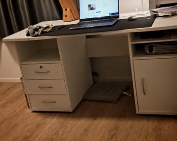 GRATIS Bureau met laden - 150x75 cm - Goede staat  beschikbaar voor biedingen