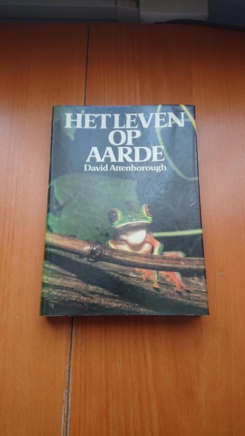 Het leven op aarde,  Attenborough Leven en werk M.C. Escher, Boeken, Natuur, Gelezen, Natuur algemeen, Ophalen of Verzenden