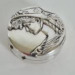 Zilveren Doosje met voorstelling van Dame, London Anno 1971, Ophalen of Verzenden, Zilver