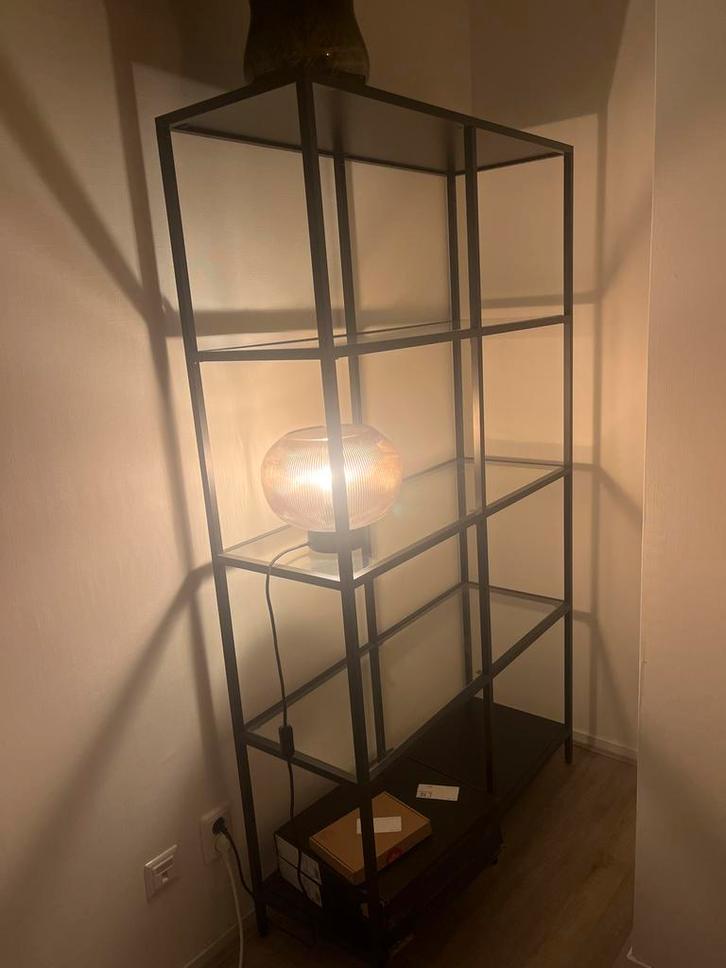 VITTSJÖ Stellingkast open kast met glazen planken, Huis en Inrichting, Kasten | Boekenkasten, Zo goed als nieuw, 50 tot 100 cm