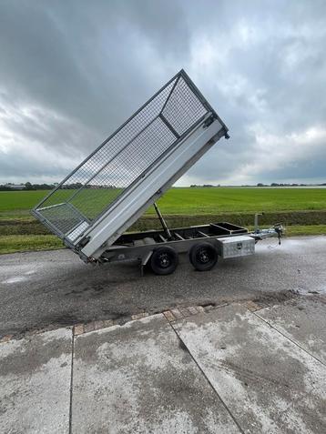 Hapert kipper 2700kg met loofrekken beschikbaar voor biedingen