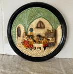 vintage gipsen wandborden met reliefscene 2x, Antiek en Kunst, Antiek | Wandborden en Tegels, Ophalen of Verzenden