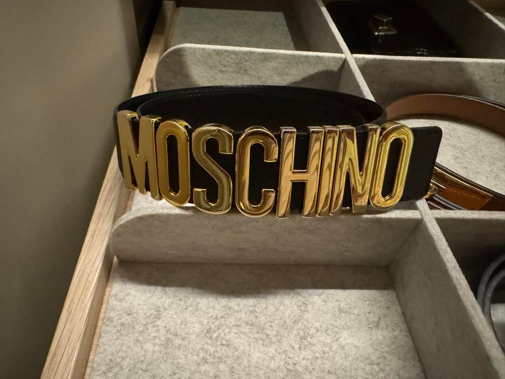 Moschino Riem met Gouden Logo, 3 tot 5 cm, 90 tot 100 cm, Tailleriem, Ophalen of Verzenden
