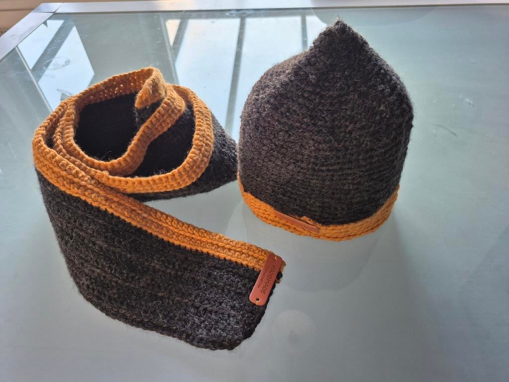 Zelfgehaakte muts & muts grijs/geel, Kleding | Dames, Mutsen, Sjaals en Handschoenen, Handgemaakt, Ophalen of Verzenden, Nieuw