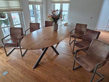 Zes (6) leren cognac eetkamerstoelen beschikbaar voor biedingen