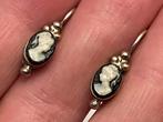 Zilveren oorbellen Camee glas, Sieraden, Tassen en Uiterlijk, Oorbellen, Hangers, Verzenden, Zwart, Zo goed als nieuw