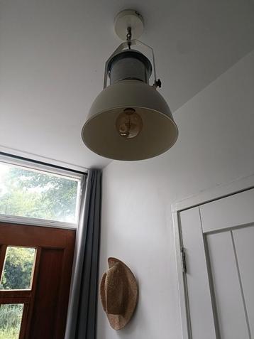 🏘️ Crème witte, metalen hanglamp (industriële look) beschikbaar voor biedingen