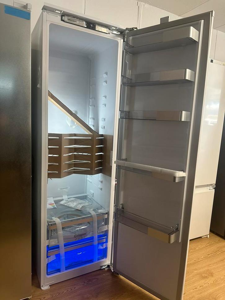 GRUNDIG 178CM INBOUW KOELKAST GSMI25730FN, Witgoed en Apparatuur, Koelkasten en IJskasten, Nieuw, Zonder vriesvak, 200 liter of meer