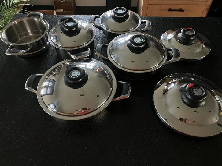 AMC pannenset inductie geschikt evt per stuk te koop, Huis en Inrichting, Keuken | Potten en Pannen, Gebruikt, Pannenset, Rvs