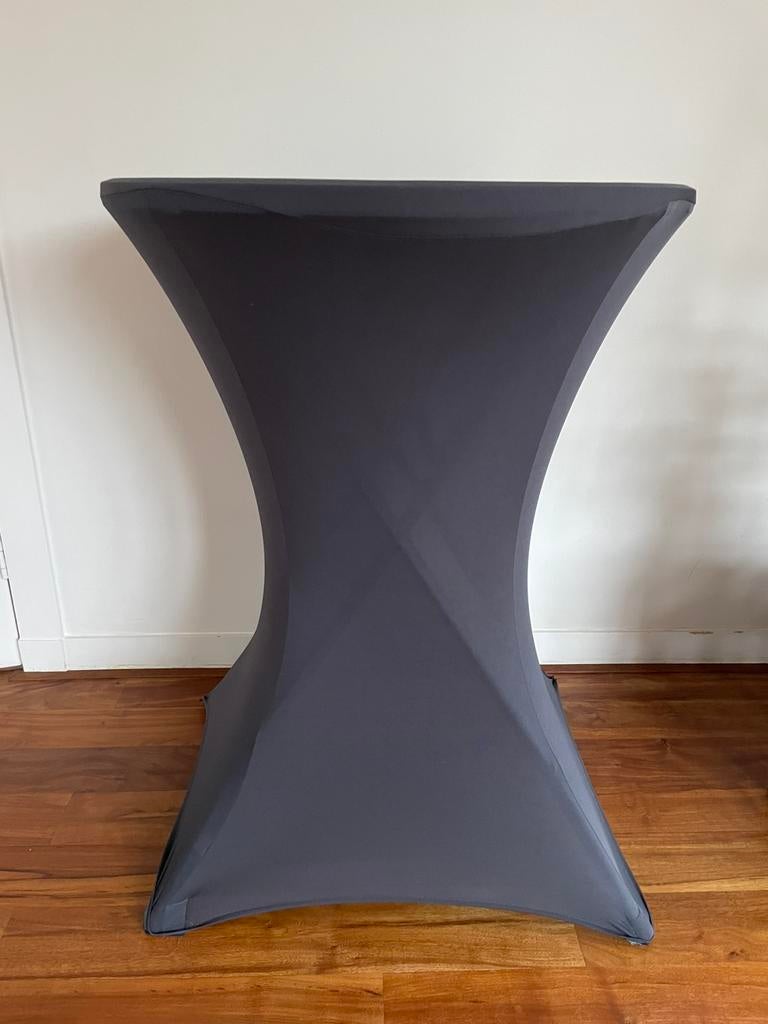 2 x Statafel partytafel +rok te huur €7,50 (110 h dia 80 cm), Hobby en Vrije tijd, Feestartikelen | Verhuur, Ophalen, Zo goed als nieuw