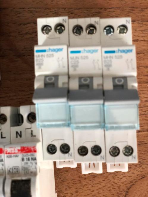 Diverrsen/Aardlekaut./zekeringen/hoofdschakelaar, Doe-het-zelf en Verbouw, Elektra en Kabels, Zo goed als nieuw, Overige typen