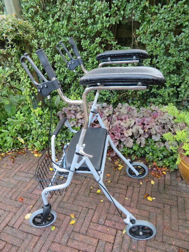 Kwaliteits Rollator met armschalen, merk Vermeiren., Diversen, Rollators, Zo goed als nieuw, Lichtgewicht, Opvouwbaar, Ophalen