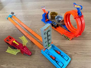 Hot Wheels racebanen met draak, looping en lanceerstart beschikbaar voor biedingen