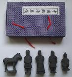 Doos met 5 stenen beeldjes - Chinese Terracotta leger, Verzenden