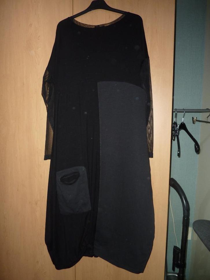 NÖR Denmark jurk maat 46, Kleding | Dames, Jurken, Gedragen, Maat 46/48 (XL) of groter, Zwart, Onder de knie, Verzenden