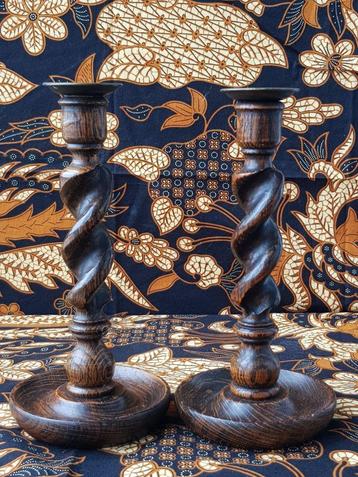 Prachtig stel antieke Engelse Barley twist kandelaars 25 cm. beschikbaar voor biedingen