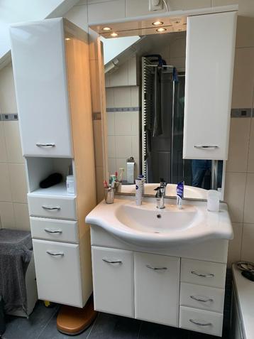 Te koop badkamer meubel met verlichting en lades  beschikbaar voor biedingen