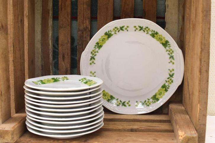 Mitterteich bavaria porseleinen gebaksservies 44337, Huis en Inrichting, Keuken | Servies, Gebruikt, Bord(en), Wedgwood, Aardewerk