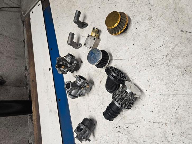 Carburateurs spruitstuk en luchtfilter puch/tomos, Fietsen en Brommers, Brommeronderdelen | Puch, Zo goed als nieuw, Carburateur