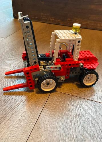 Lego technic 8835 forklift beschikbaar voor biedingen